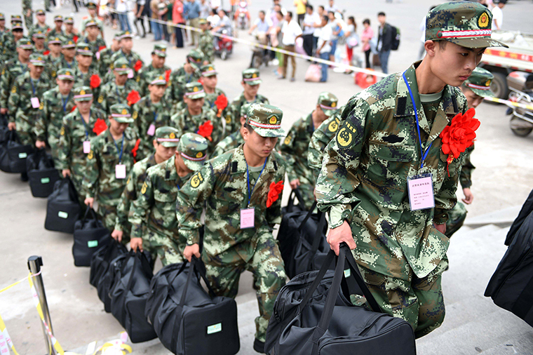 退伍后的权志龙扭扭捏捏娘味十足，在韩国服兵役到底有多可怕？ 